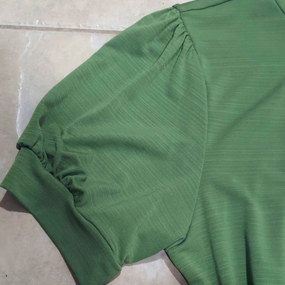 💥CLOSET CLEAR-OUT💥 Heart Soul green blouse - Picture 4 of 7